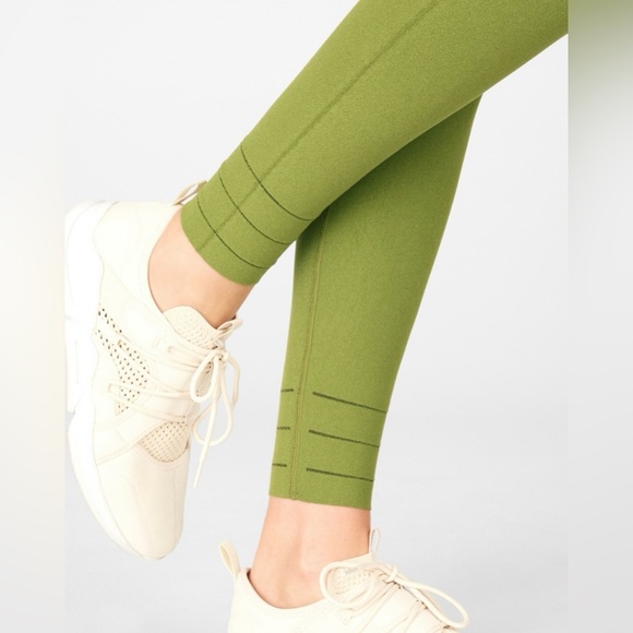 Fabletics Earth Day Outfit 🌏🌱 - Picture 4 of 11